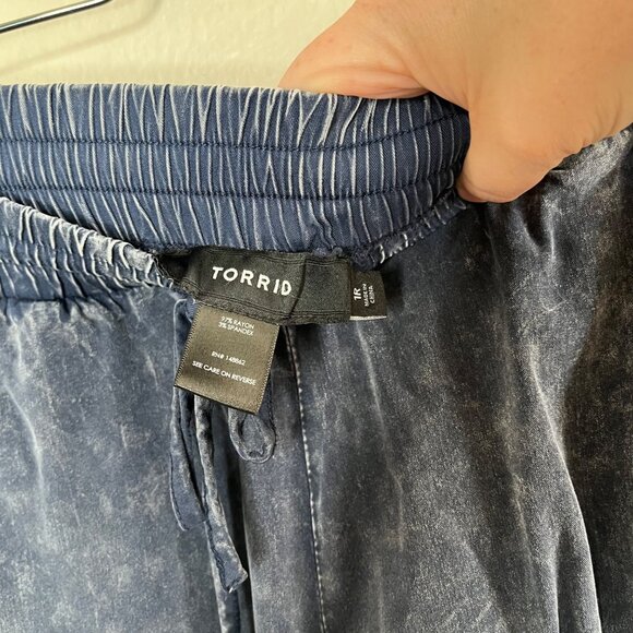 Torrid Womens Cargo Casual Pull On Jogger Pants Size 1X Blue Acid Wash - Picture 8 of 9